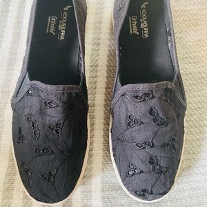 Koolaburra by Ugg’s slip on: new size 7, black